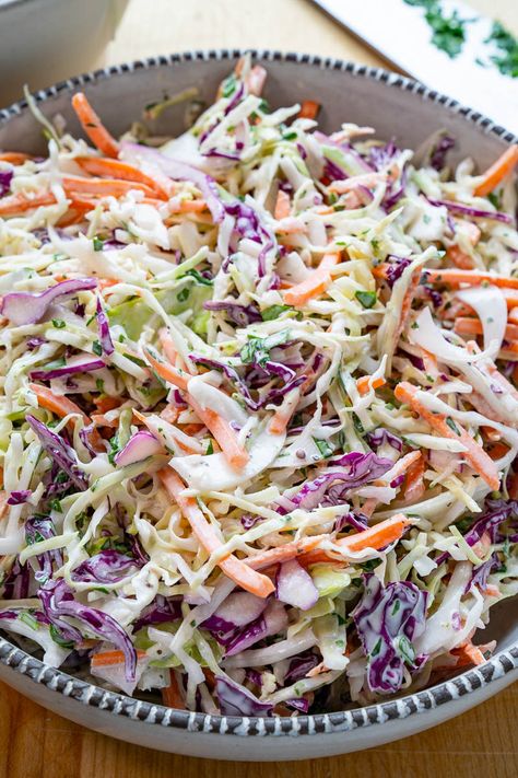 Coleslaw Crunchy Coleslaw Salad, Christmas Coleslaw Recipes, Coslaw Recipes, Cabbage Coleslaw, Barbecue Ideas, Beef Pasta Recipes, Easy Coleslaw, Closet Cooking, Coleslaw Recipe Easy