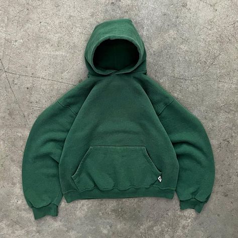 Pose Ideas Winter, Aesthetic Winter Fashion, Dark Green Hoodie, Hoodie Outfits, Winter Inspo, Aesthetic Winter, Get Ready With Me, Vintage Sportswear, Baggy Clothes