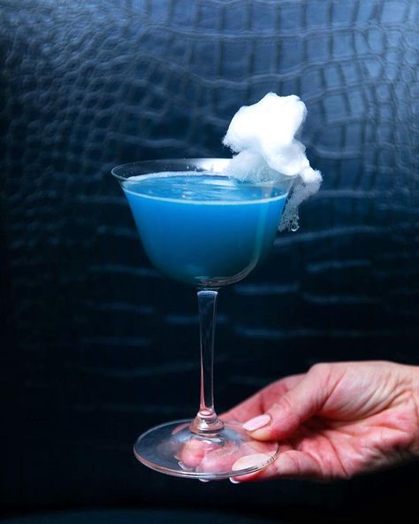 Blue Cotton Candy Cocktail, Candyfloss Cocktail, Cotton Candy Cocktail, Miami Trip, Blue Cotton Candy, Fairy Floss, Blue Cocktails, Candy Crafts, Candy Floss