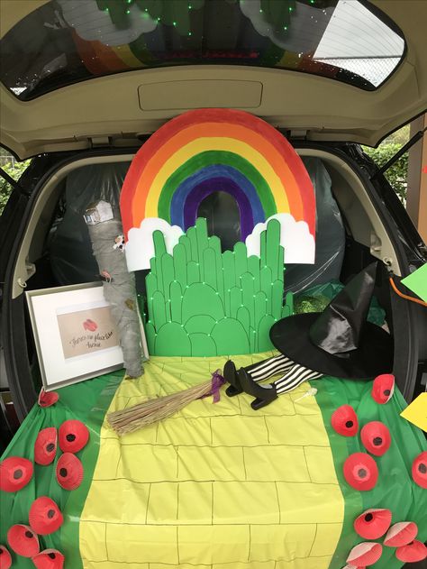 Wizard Of Oz Trunk Or Treat Ideas Emerald City, Wizard Of Oz Pumpkin Decorating, Wicked Trunk Or Treat, Wizard Of Oz Trunk Or Treat Ideas, Oz Trunk Or Treat, Halloween Campsite, Shoebox Float, Trifold Board, Trunker Treat Ideas