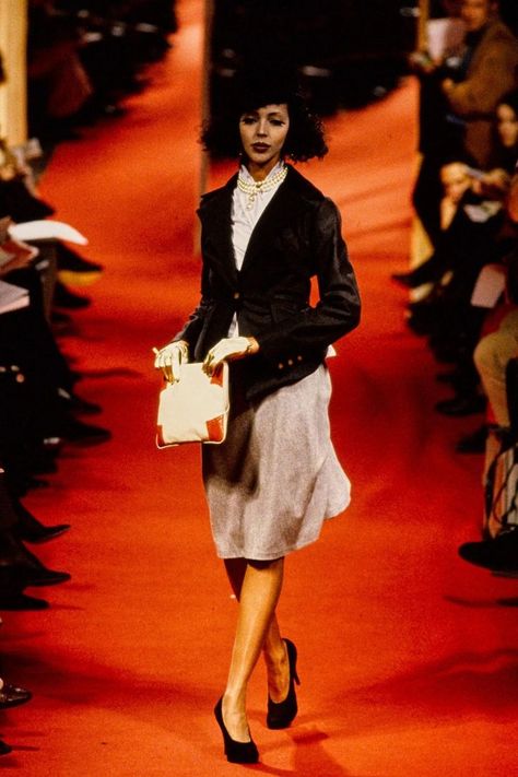 Fall 1993 Ready-to-Wear, Vivienne Westwood Fashion Show / Paris Vivienne Westwood Fall 1993, Vivienne Westwood Vintage, Vivienne Westwood Fashion, 90s Runway, Vivienne Westwood, Runway Fashion, Fashion Statement, Fashion Show, Ready To Wear