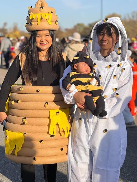 Honey Costume, First Halloween Costumes, Kid Costume, Clever Costumes, Bee Family, Themed Halloween Costumes, Family Halloween Costume, Flower Costume, Kids Halloween Costumes