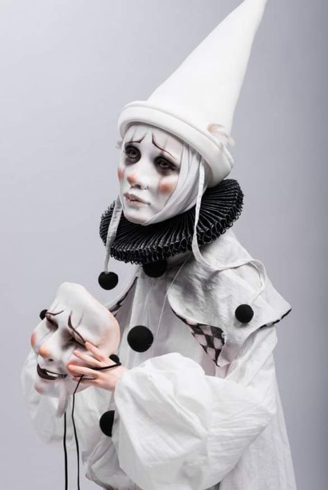 Pierrot Clown Aesthetic, Creepy Angel Costume, Clown Doll Costume, Black And White Jester Makeup, Old Clown Costume, Vintage Clown Outfit, Pirouette Clown, Pierott Clown Costume, Periott Clown