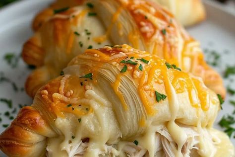 Cheesy Chicken Crescent Rolls - recipestasteful Stuffed Cresent Roll Recipes Chicken, Easy Cheesy Chicken Crescent Rolls, Chicken Stuffed Crescent Rolls Recipe, Chicken Crescent Roll Ups, Cheesy Chicken Crescent Rolls, Chicken Stuffed Crescent Rolls, Stuffed Crescent Rolls, Crescent Rolls Recipe, Chicken Crescent Rolls