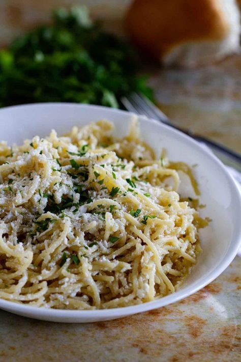 Old Spaghetti Factory, Mizithra Cheese, Spaghetti Factory, Cheese Noodles, Taste And Tell, Cheese Pasta Recipes, Alfredo Sauce Recipe Homemade, Meatless Recipes, Italian Pasta Recipes