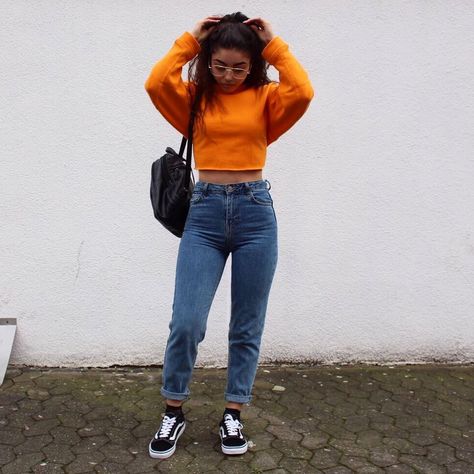 Melda C⚱️ on Instagram: “Last pic I swear hahah🦐” Outfits With Air Force Ones, Outfits With Jordan 1s Fashion Styles, Jeans Cropped, Legging Outfits, 90s Fashion Outfits, 90s Outfit, Mode Inspo, Outfit Goals, Looks Style