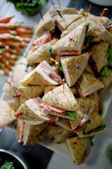 Coctel Party Sandwiches, Mini Sandwiches, Tea Party Food, Shower Food, Tea Sandwiches, Mini Foods, Wrap Sandwiches, Food Presentation, Party Snacks