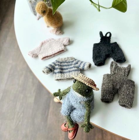 2022 Shoes, Claire Garland, Rabbit Knitting Pattern, Frog Doll, Instagram Shoes, Frog Pattern, Say No More, Crochet Frog, Stunning Hairstyles