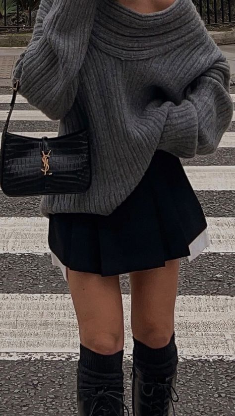 Sweater And Skirt Outfit Winter, Oversized Sweater And Skirt, Oversized Sweater And Skirt Outfit, Sweater And Skirt Outfit, Mini Skirt Outfit Winter, Skirt Outfit Winter, Sweater Mini Skirt, Sweater And Skirt, Winter Skirt Outfit