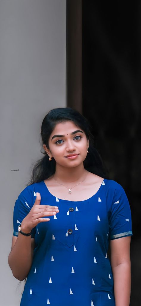 Suchi Joe movie wallpaper Joe Movie, Anupama Parameswaran, Couples Poses, Black Image, Story Video, Couples Poses For Pictures, Actor Photo, Beautiful Smile Women, Fashion Girl