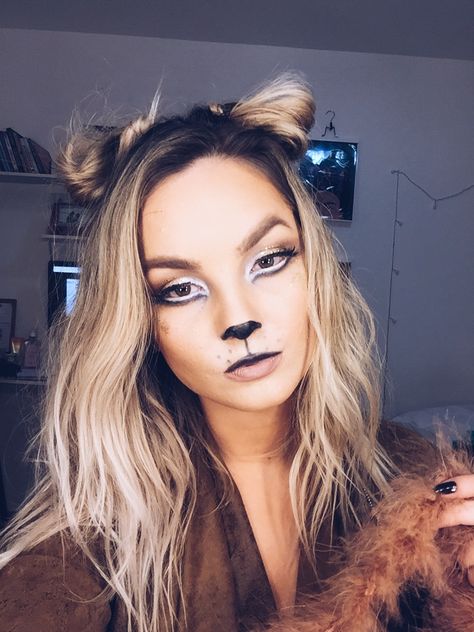 Lion costume makeup @thaisadalmut Lion Makeup, Lion Costume, Halloween Makeup Easy, Lion Cub, Costume Makeup, Easy Halloween, Costume Ideas, Halloween Makeup, Halloween Costume