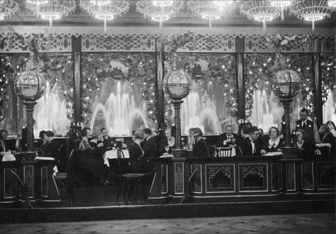 1920s Nightclub, Weimar Berlin, 1920s Berlin, Goodbye To Berlin, Paris Nightclub, Sally Bowles, Paris 1920s, Berlin Nightlife, 1920s Aesthetic