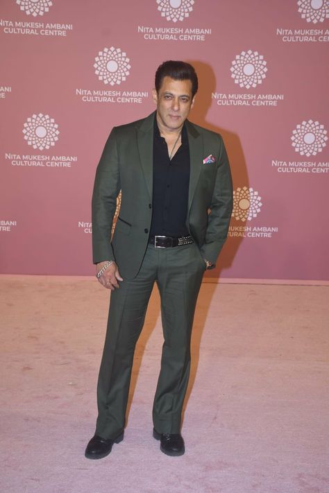 Formal Dress For Men, Salman Khan Photo, Cultural Centre, Black Dress Formal, Black Formal, Ranbir Kapoor, Bootcut Pants, Salman Khan, Bollywood Actors