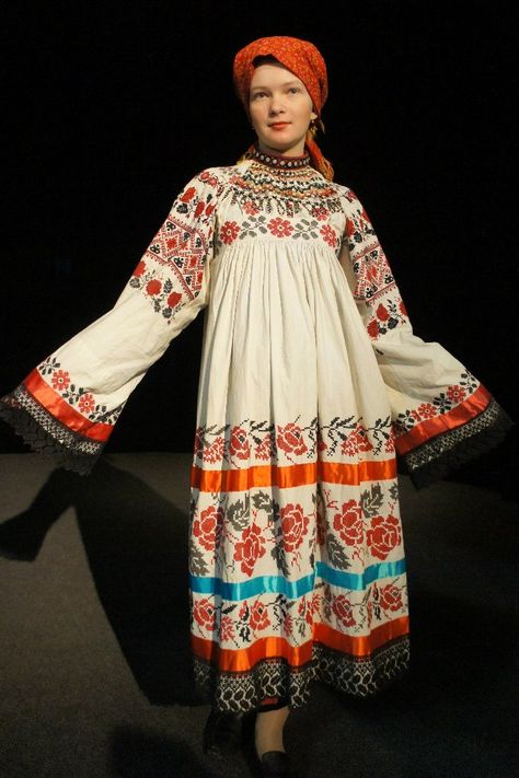 Russian Traditional Dress, Russian Traditional Clothing, Russian Clothing, Modern Costumes, Folk Dress, Folk Clothing, National Dress, Russian Folk, Folk Dresses