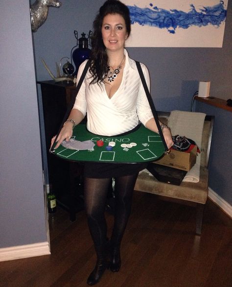 Poker table Halloween costume. DIY casino card table. Çard dealer costume.                                                                                                                                                                                 More Casino Card, Boutique Fitness, Casino Costumes, Las Vegas Outfit, Casino Night Food, Casino Dress, Table Halloween, Casino Table, Casino Outfit