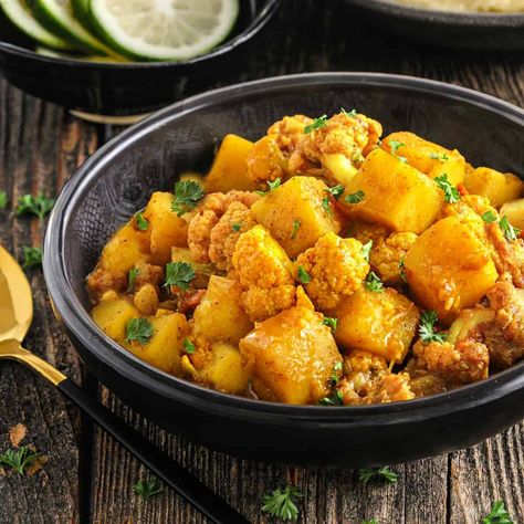 Aloo Gobi Gobi Recipes, Malai Kofta, Pumpkin Curry, Aloo Gobi, Vindaloo, Pav Bhaji, Vegan Sour Cream, Paneer Tikka, Potato Curry