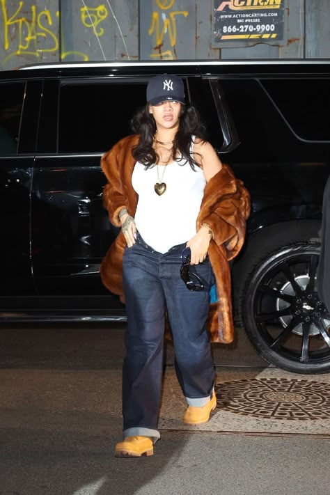 Rihanna Style Outfits, Timberland Outfits Women, Timbs Outfits, Timberland Outfit, Shopping At Target, Timberland Outfits, Rihanna Style, Street Style Edgy, Streetwear Men Outfits