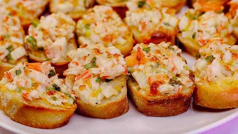 Crab Toast Recipe, Crab Toast, Crab And Shrimp Recipe, Crab Appetizer, Best Appetizer, How To Make Shrimp, Shrimp Toast, Bread Appetizers, Weekend Meals