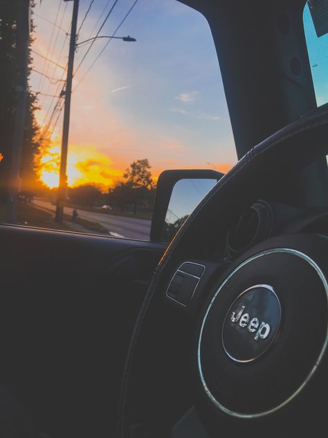 Jeep Sunset, Baby Jeep, Jeep Pictures, View At Night, Girls Driving, Photo Recreation, Jeep Commander, Chill Photos, Car Aesthetic