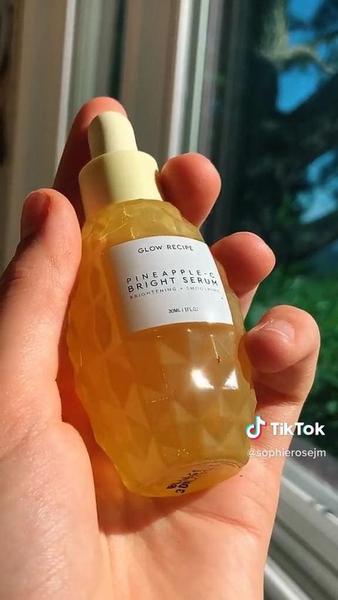 ❁ by @sophierosejm on tik tok ❁ Glow Recipe Skin Care Routine, Tik Tok Beauty Products, Tik Tok Videos Skincare, Glow Recipe Skincare Routine, Glow Recipe Aesthetic, Skin Care Video, Skin Care Routine Natural, Sephora Skin Care, Glow Recipe