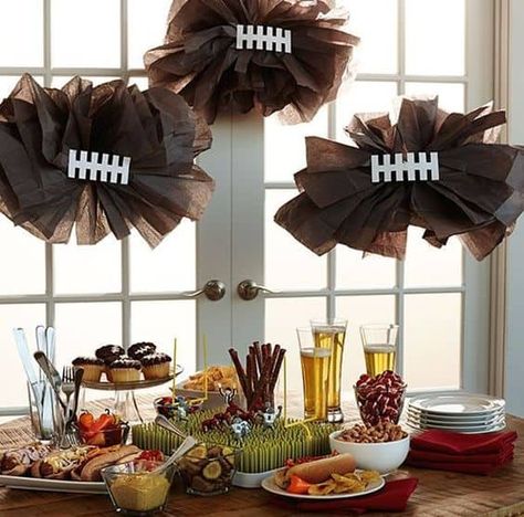 Check out these football decorating ideas for your kickoff party! Indoor Tailgate Party Decorations, Football Diy Decor, Football Tablescape, Football Banquet Ideas, Football Banquet Decorations, Tailgating Decor, Diy Football Party, Tailgate Decor, Football Centerpieces