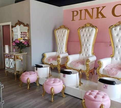 Salon Themes Ideas, Pink And Gold Salon, Pink Salon Interior Design, Salon Interior Design Pink And Gold, Hair Salon Decor Pink, Pink Hair Salon Decor Interior Design, Pink White And Gold Beauty Salon, Nail Salon Pink Interior, Pink Salon Decor