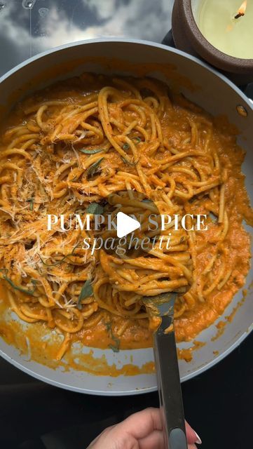 Danielle Brown | vegan recipes on Instagram: "save this PUMPKIN SPICE SPAGHETTI (15-minutes!)🧡🍝follow @healthygirlkitchen for more! 

Ingredients: 
2 tbsp olive oil 
1 tbsp minced garlic 
1 shallot, finely diced 
4 sage leaves, chopped 
1 tsp thyme fresh or dried 
1 tsp pumpkin spice 
2 tsp salt
1/2 tsp pepper
1 can pumpkin puree 
1/3 cup coconut cream 
3/4 cup pasta water 

1. Boil water for pasta in large pot and add in 8 oz spaghetti. I used bucatini!
2. In a large pan on medium heat, saute garlic and shallot in olive oil until fragrant and translucent. 
3. Add the sage, thyme and pumpkin spice, saute for another few minutes. 
4. Add salt pepper, pumpkin purse and coconut cream. Mix well! Stir and simmer for 5 more minutes. 
5. Add the pasta to the sauce and add saved pasta water. 
6. Can Pumpkin Puree, Danielle Brown, Can Pumpkin, Pasta Water, Pasta Sauces, Sage Leaves, Canned Pumpkin, Large Pots, Shallots