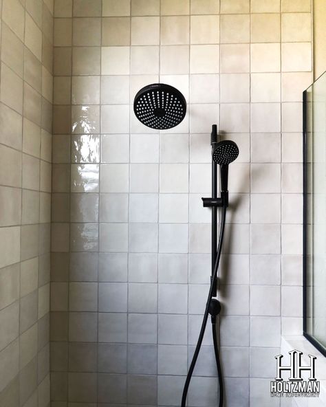 Matte Black Fixtures Are Easy to Maintain. Smears, stains, fingerprints, and scratches appear less on black matte than on chrome or other metallic surfaces, so it's excellent for busy bathrooms. #bathroomremodel #bathroomrenovation #bathrooms #showerdesign #homeimprovement Matte Black Fixtures, Black Shower Fixtures, Florida Bathroom, Black Fixtures, Shower Fixtures, Black Shower, In Bathroom, Shower Design, Black Matte