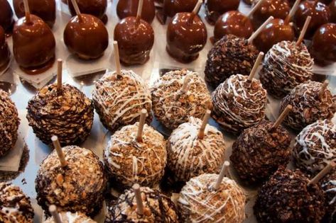 Rocky Mountain Chocolate Factory: Buy 3 Get One Free Caramel Apples Specialty Popcorn, Chocolate Calendar, Covered Apples, Candy Apple Recipe, Popcorn Candy, Chocolate Covered Apples, Apple Treat, Gourmet Candy, Premium Chocolate