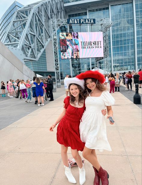 Eras Tour Outfit Ideas Best Friend, Taylor Swift Best Friend Outfits, Friends Eras Tour Outfits, Taylor Swift Core Outfits, Best Friend Taylor Swift Concert Outfit, Eras Tour Outfit Inspo Red, Eras Tour Outfits Best Friends, Taylor Swift Eras Tour Outfits Duo, Eras Tour Outfits Friends