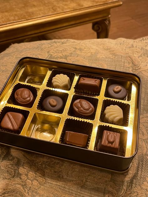 Chocolate Gifts Aesthetic, Cholates Aesthetic, Chocolate Gift Aesthetic, Silverqueen Chocolate Aesthetic, Chocolate Astetic, Chocolate Box Aesthetic, Box Of Chocolates Aesthetic, Chocolate Girl Aesthetic, Choco Aesthetic