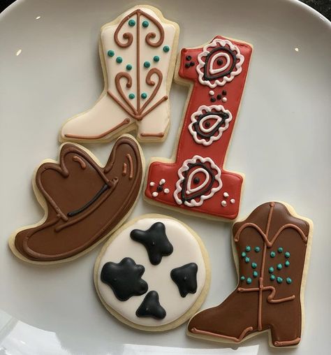 Cowboy Sugar Cookies Decorated, Western Themed Cookies Decorated, Cowboy Hat Cookies Decorated, Cowboy Cookies Decorated, Cowboy 1st Birthday Cookies, Western Cookies Decorated, Cowboy Sugar Cookies, Cowboy Hat Cookies, Rodeo Cookies Western Parties