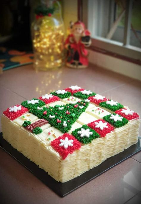 Square Christmas Cake Designs, Crismas Cakes Ideas, Christmas Cakes Ideas, Christmas Cake Decorating Ideas, Christmas Cake Decorating, Easy Christmas Cake Recipe, Christmas Themed Cake, Buttercream Cake Designs, Birthday Sheet Cakes