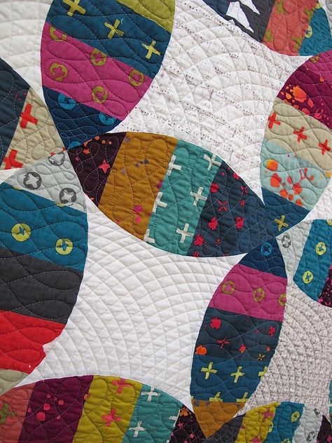 Modern Wedding Ring Quilt, Modern Wedding Ring, Sew Kind Of Wonderful, Double Wedding Ring Quilt, Wedding Ring Quilt, Wedding Quilt, Bedroom Quilts, Modern Quilting, Crochet Quilt