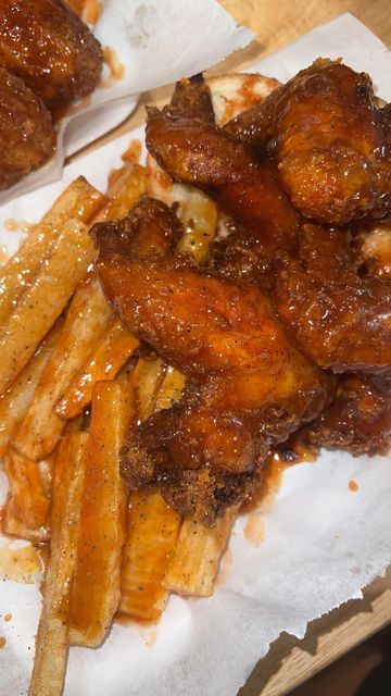 Raven Hall on Instagram: "On this Episode of “we got food at home”.A Chicago Favorite, MY take of Harolds Chicken. A 4 piece fried hard with Mild Sauce, Salt and Pepper 🤤🤤🤤 #cooking #cookingathome #cookingtime #cookingwithlove #delicious #dinner #eat #eating #food #foodblogger #foodie #foodies #foodlover #foodphotography #foodpics #foodporn #foods #foodstagram #healthyfood #homecooking #homemade #instafood #instagood #love #meat #photooftheday #sweet #tasty" Harolds Chicken, Mild Sauce, Deep Fried Chicken Wings, Era Aesthetic, Healing Era, Fast Foods, Food At Home, Eating Food, Truck Ideas