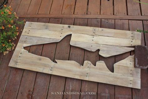 Pallet Art Diy, Pallet Artwork, Reclaimed Lumber, Pallet Wall, Pallet Crafts, Wood Pallet Projects, Pallet Art, Pallet Ideas, Diy Pallet Projects