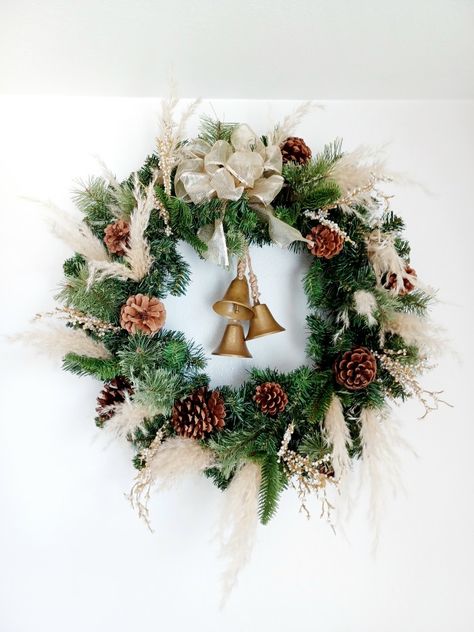 Wreaths With Pampas, Christmas Pampas, Christmas Pampas Decor, Pampas Grass Wreath Christmas, Pampas Christmas Decor, Pampas Wreath Christmas, Christmas Pampas Wreath, Pampas Grass Christmas Decor, Pampas Grass Christmas Wreath