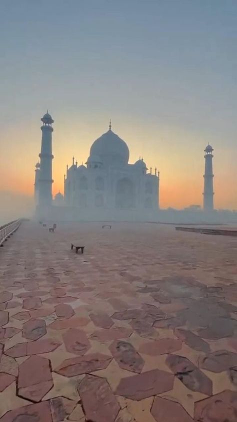 At its center is the Taj Mahal itself, built in brilliant white marble that appears to change color depending on the sunlight or moonlight when it hits its surface. Designated a UNESCO World Heritage Site in 1983, it remains one of the world's most famous structures and an impressive symbol of India's rich history. Famous Structures, India Travel Places, India Architecture, Taj Mahal India, Travel Infographic, The Taj Mahal, Travel India, History Of India, Beautiful Views Video