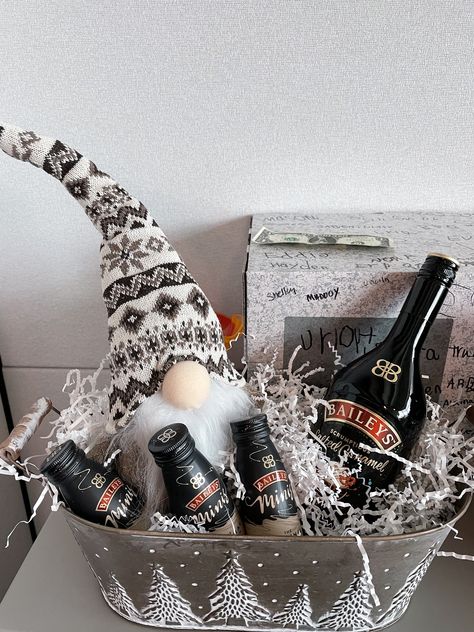 Christmas Liquor Baskets, Christmas Wine Basket Ideas, Alcohol Christmas Gift Ideas, Liquor Basket Ideas For Raffle, New Years Gift Basket, Liquor Baskets, Christmas Liquor, Diy Wine Gift Baskets, Liquor Gift Baskets