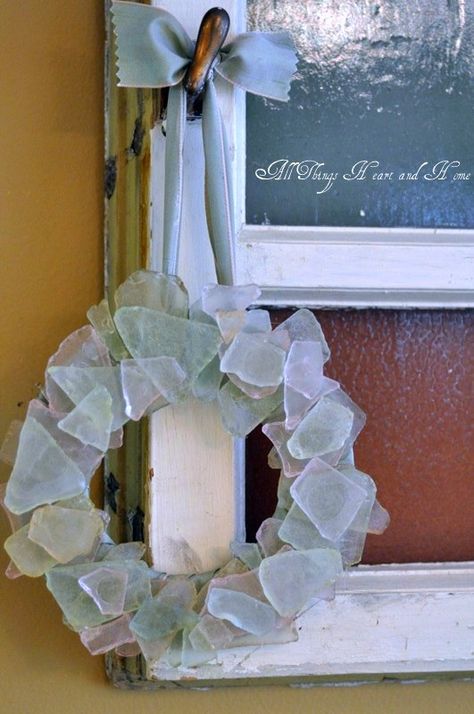 Sea Glass Wreath, Sea Glass Diy, Glass Wreath, Beach Glass Crafts, Beach Glass Art, Glass Art Projects, Diy Home Decor Ideas, Sea Glass Beach, Diy Upcycling