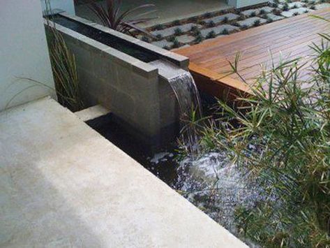 DIY Garden Fountains and Waterfalls, Summer Decorating Ideas for Yards Kolam Air, Indoor Water Garden, Outdoor Water Features, Modern Front Yard, Diy Garden Fountains, Fountain Design, Front Yard Garden Design, Modern Landscape Design, Water Features In The Garden