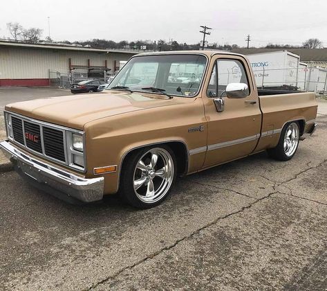 Nice clean lowered #85_87 #GMC #Sierra Tag the owne 87 Chevy Truck, Lowered Trucks, C10 Chevy Truck, C10 Trucks, Lifted Chevy Trucks, Lifted Chevy, Panel Truck, Chevy C10, Square Body