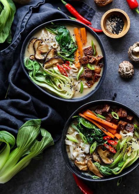 29 Vegan Fresh Shiitake Mushroom Recipes - The Vegan Atlas Vegetarian Lunch Box Ideas, Shiitake Mushroom Recipes, Shiitake Recipes, Shiitake Mushrooms Recipes, Caramelized Onion Pizza, Vegetarian Lunchbox, Healthy Vegetarian Lunch, Vegetable Chow Mein, Healthy Ramen