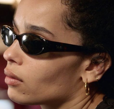 Zoe Kravitz High Fidelity, Sunglasses 90s, Stile Kendall Jenner, Zoë Kravitz, The Bling Ring, Zoe Kravitz, Accessories Style, Stylish Glasses, High Fidelity