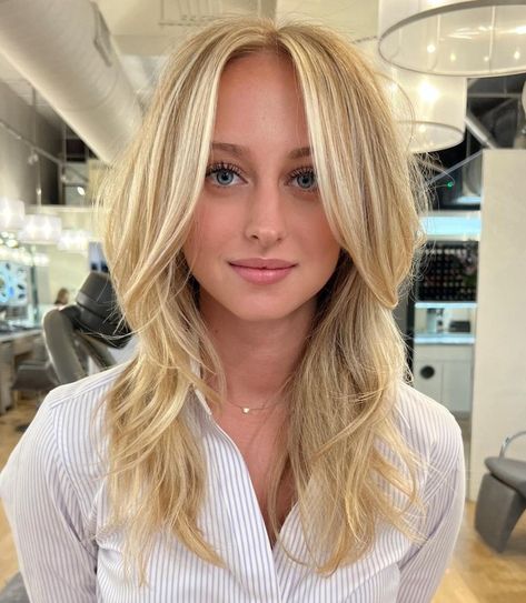 Soft Long Shag for a High Forehead Straight Hair Wispy Bangs, Hair For Big Foreheads, Haircuts For Big Foreheads, High Forehead Hairstyles, Best Hairstyles For Big Foreheads, Hair Wispy Bangs, Broad Forehead, Hair Big Forehead, Hairstyles For Big Foreheads