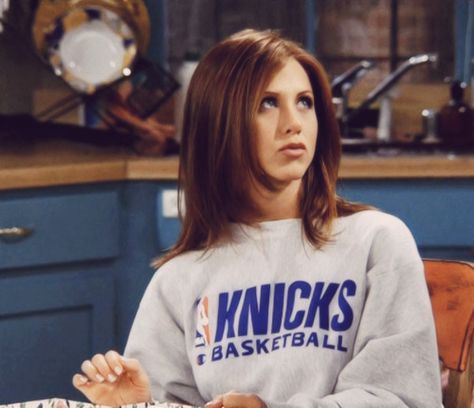 Jennifer Aniston, supreme bae of the ’90s, in Friends. | 13 TV Stars From The '90s You Probably Had A Crush On Heart Edit, Estilo Rachel Green, Rachel Green Hair, Rachel Green Style, Rachel Green Outfits, Ali Michael, Knicks Basketball, Sweat Gris, Jenifer Aniston