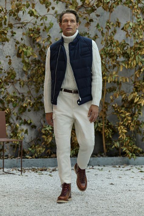 Brunello Cucinelli Fall 2023 Menswear Fashion Show | Vogue Fall 2023 Menswear, Italian Fashion Brands, Brunello Cucinelli Men, Outfits Hombre, Soft Tailoring, Winter Outfits Men, Sport Chic, Winter Trends, Winter 2023