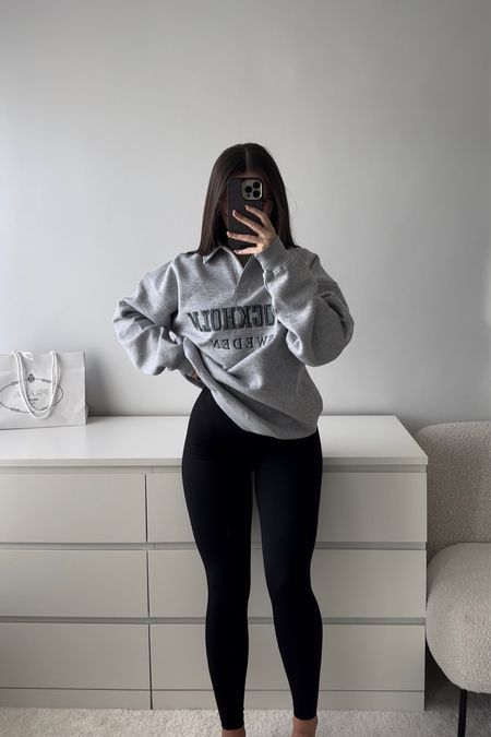 Grocery Outfit Casual, Comfy Clothes Outfit, Casual Outfit With Leggings, Oversized Style Women, Outfits Oversize, Outfit Chill, Sweet Outfits, Modele Fitness, Gymwear Outfits