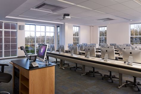 Collage Classroom Interior, College Computer Lab Design, Computer Room School, School Computer Lab Design, School Computer Room, Computer Lab Design, Academic Design, Lab Architecture, School Building Plans