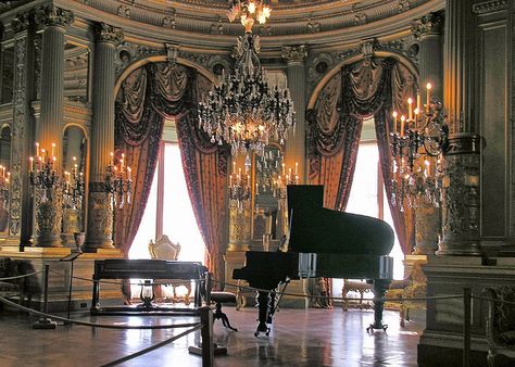 Another from THE BREAKERS, Rhode Island. This piano room once must've served as a waiting room for the fancy women called and paid to perform favours for any of the estates residents or invited guests. Fancy Music Room, Guilded Age Aesthetic, Piano Room Aesthetic, 20s Mansion, Mansion Music Room, Royal Opera House London Aesthetic, Breakers Mansion, Ballroom With Piano, Black Grand Piano Aesthetic